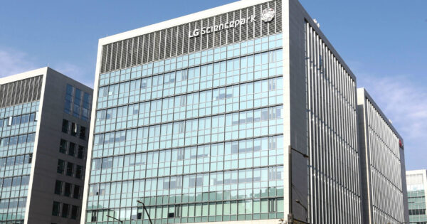 LG CNS, 신한은행에 금융권 최초 챗GPT 기반 기업용 AI 서비스 구축